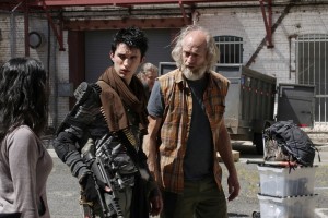 « Mon but, c'est de tuer 10 000 zombies à distance avec un fusil de sniper et un lance-pierres. Du coup, je me protège avec des semelles de rangers sur les épaules. »