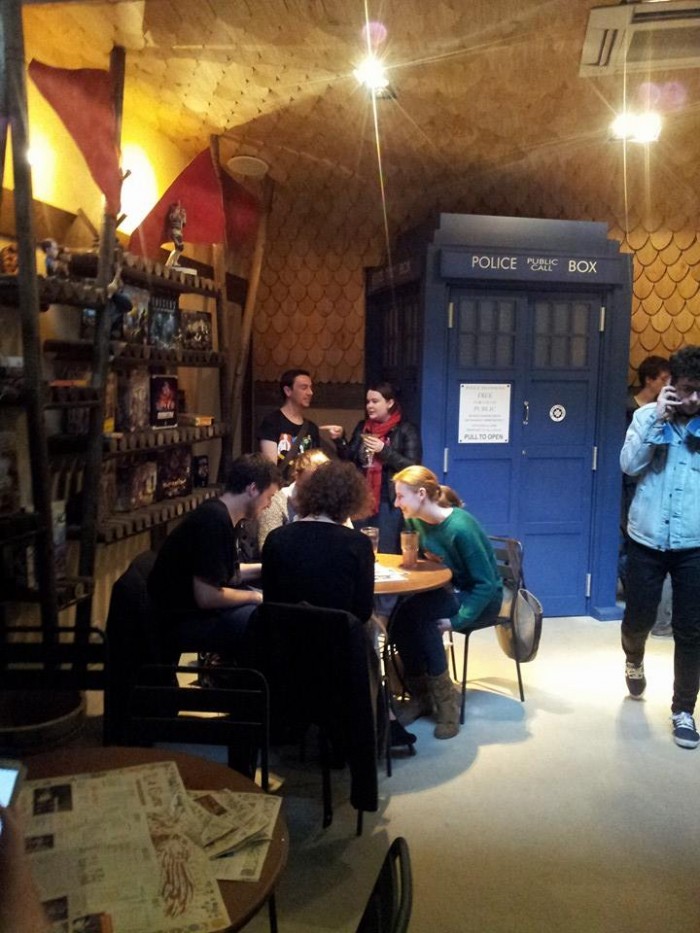 Dernier Bar Avant La Fin Du Monde - Lille Photos