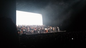 Hans Zimmer est un compositeur multi-facettes : classique, métal, électro... Voilà autant de genres qu'il exploite avec maestria.